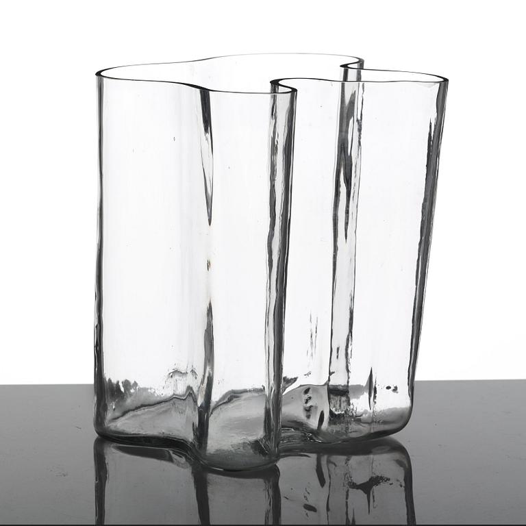 Alvar Aalto, a "model 3031" glass vase, Iittala, Finland probably 1950-60's.