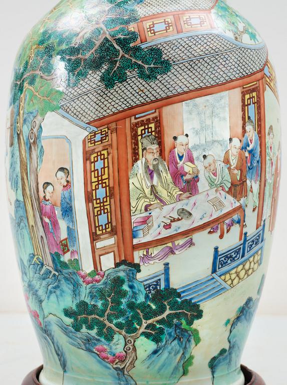 A large famille rose Canton vase, late Qing dynasty.