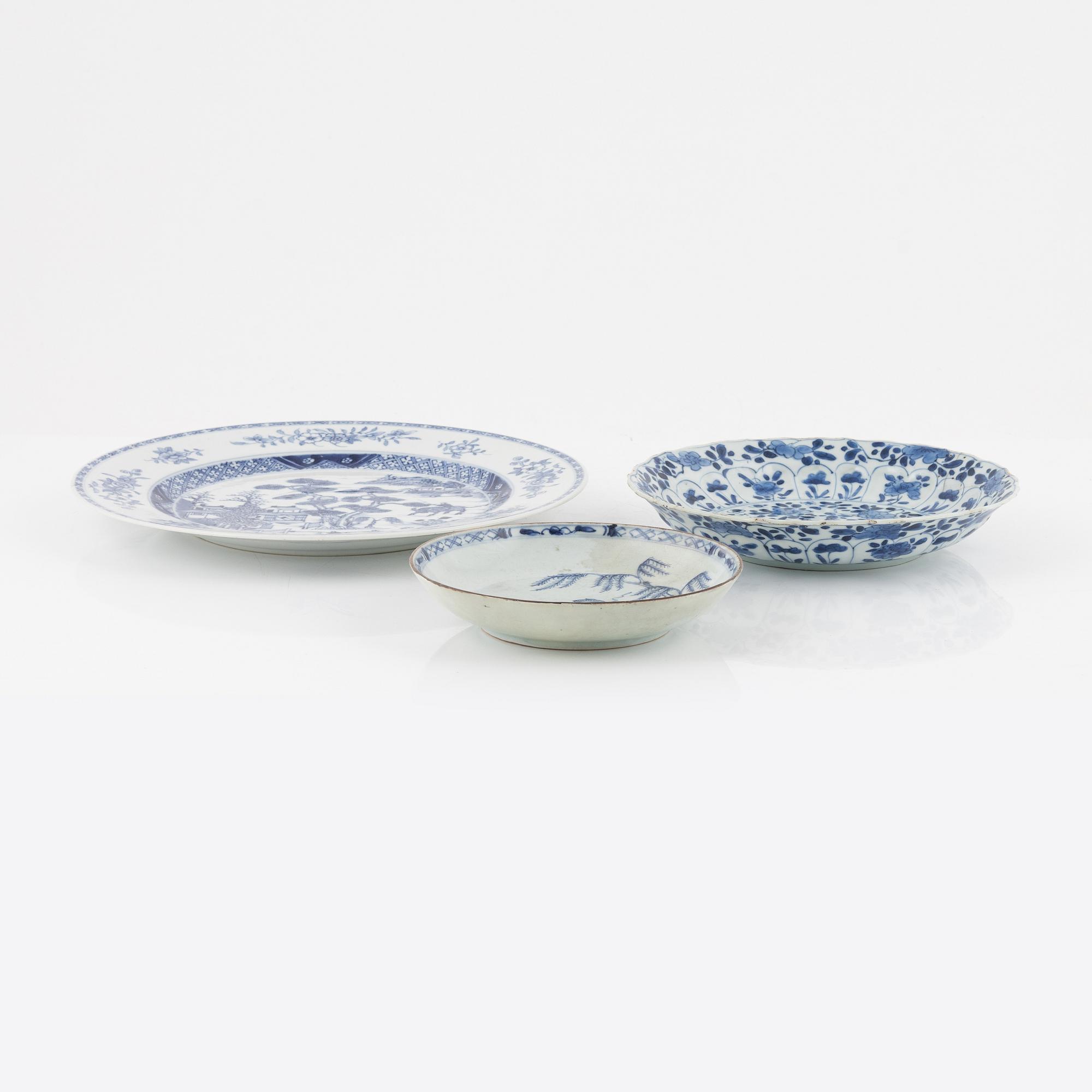 Three Chinese blue and white porcelain dishes, Qing dynasty, 18th/19th century.