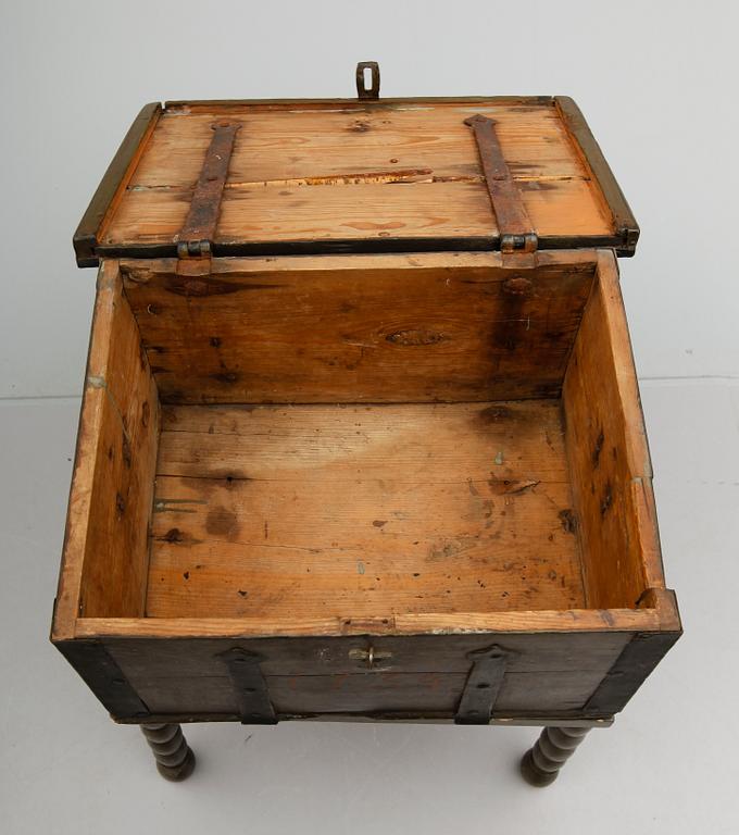 SKRIN, allmoge, märkt med årtal 1734.