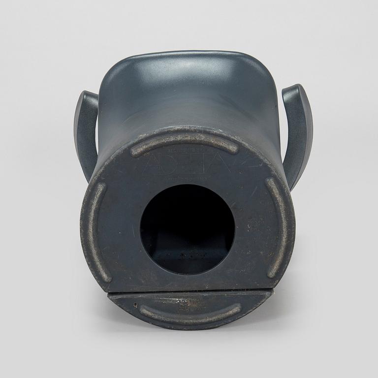 Eero Aarnio, tuoli "Focus" Adelta 2002.