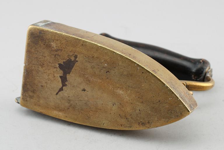 STRYKJÄRN, mässing, sannolikt 1700-tal.