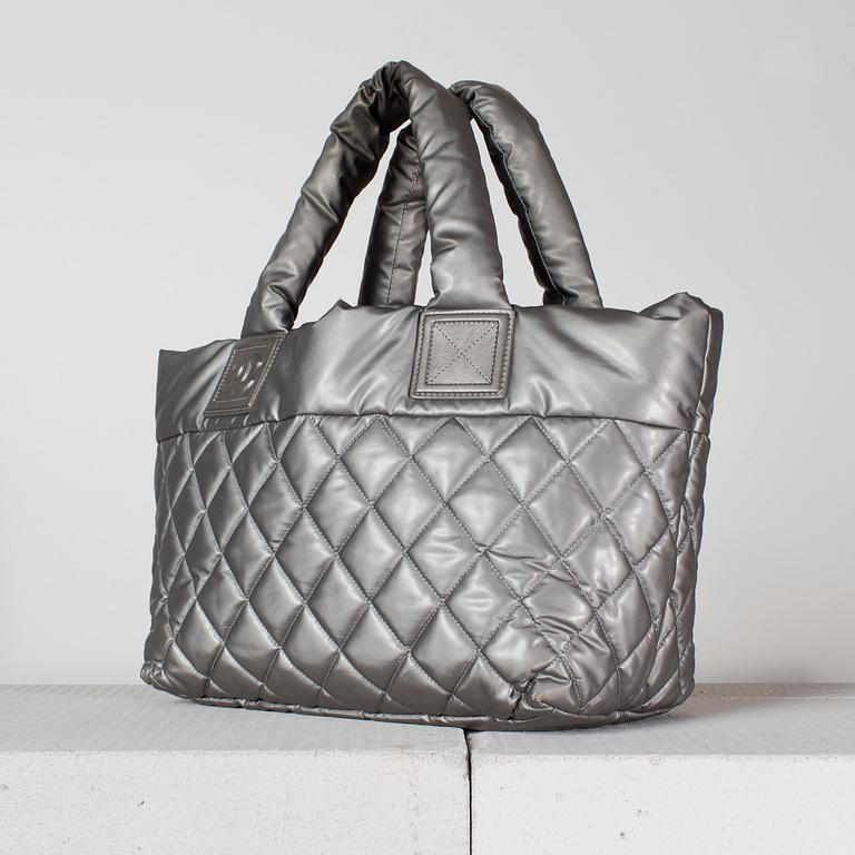 VÄSKA "Cocoon bag" från Chanel.