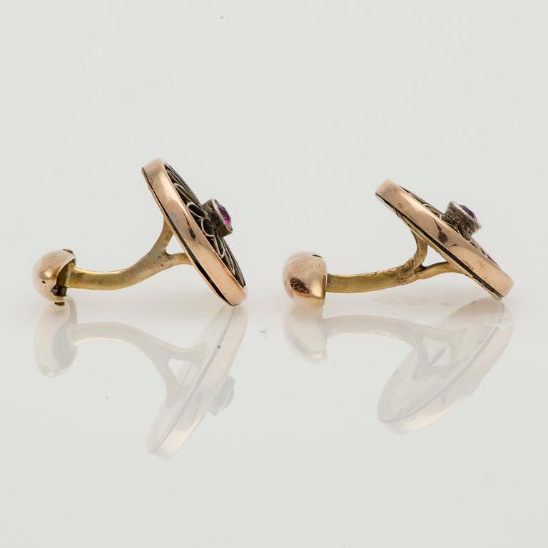 MANSCHETTKNAPPAR, 14K (56) guld, emalj. Moskva.