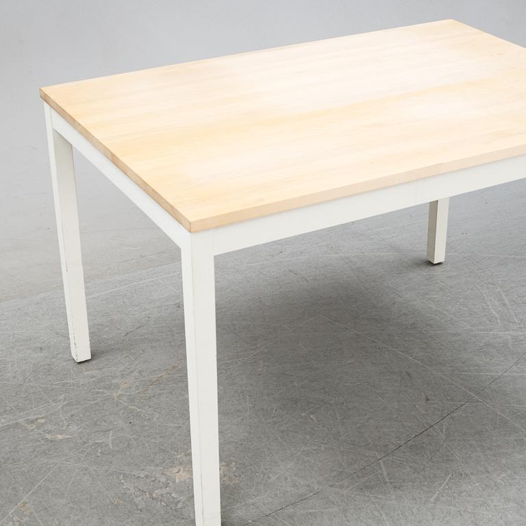 Matbord, 'Multi-O', Nirvan Richter för Norrgavel, 2000-tal.