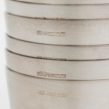 A silver punch bowl with ladle and six beakers, Auran Kultaseppä, Turku 1975-76. In original wooden box.
