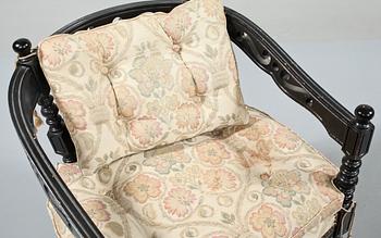 FÅTÖLJER, ett par, nyrenässansstil, 1900-talets första hälft.