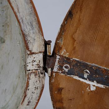 A Swedish painted loncase clock from around the year 1800.