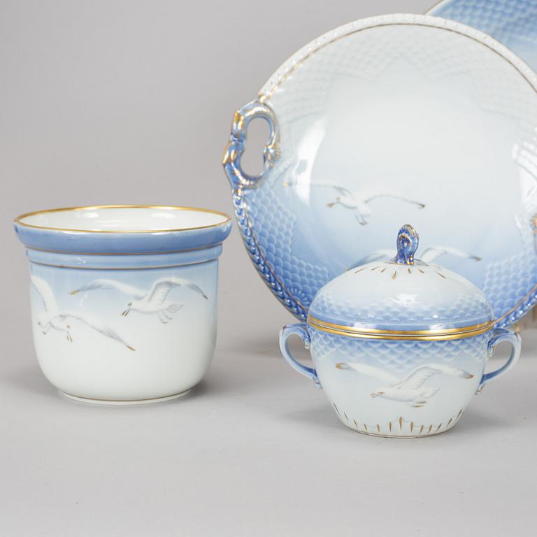 A party 'Blå Måsen' part coffee and dinner porcelain service, Denmark, second half of the 20th century (52 pieces).