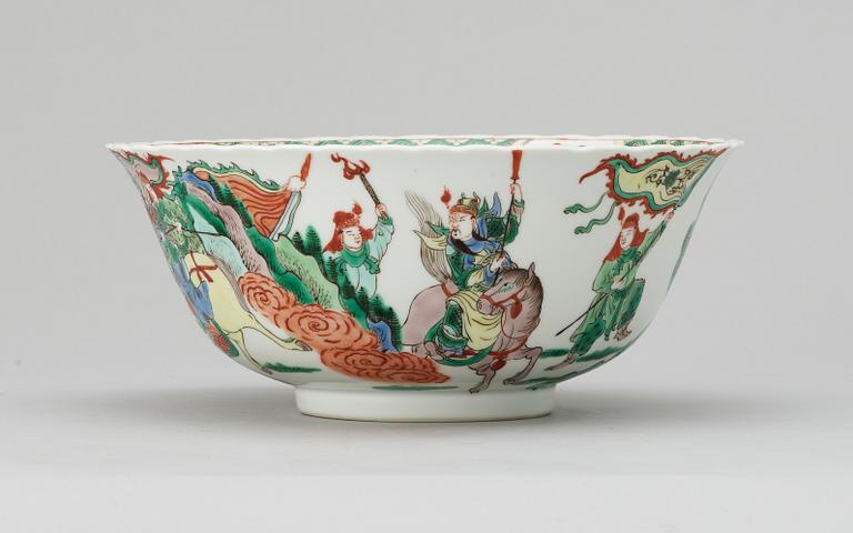 A famille vert bowl in Kangxi-style. Qing dynasty.