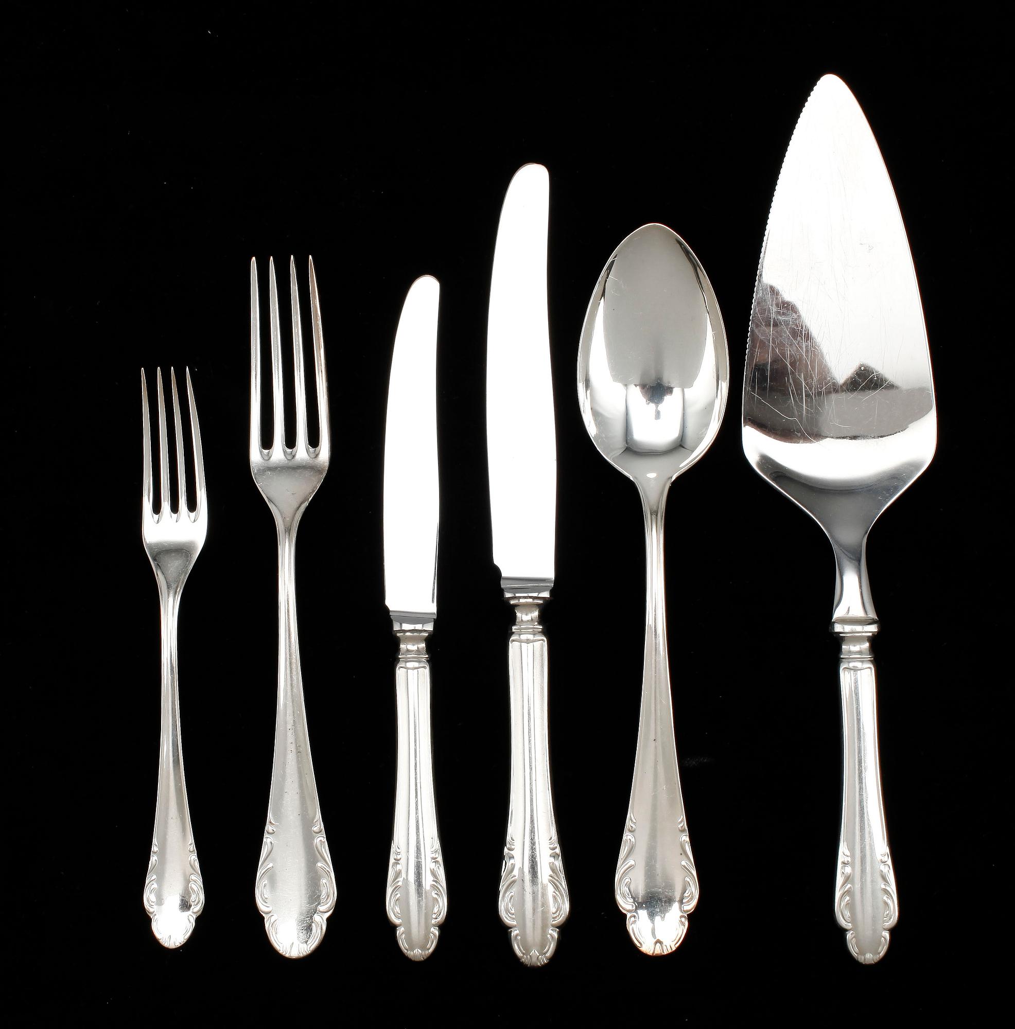 BESTICKSERVIS, 64 delar, silver, modell Haga, olika tillverkare bl a Mema, 1900-tal. Vikt ca 2400 gram.