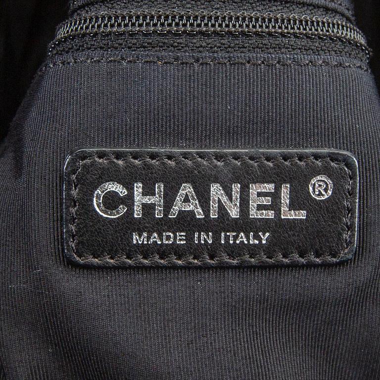 Chanel, shoulder strap bag.