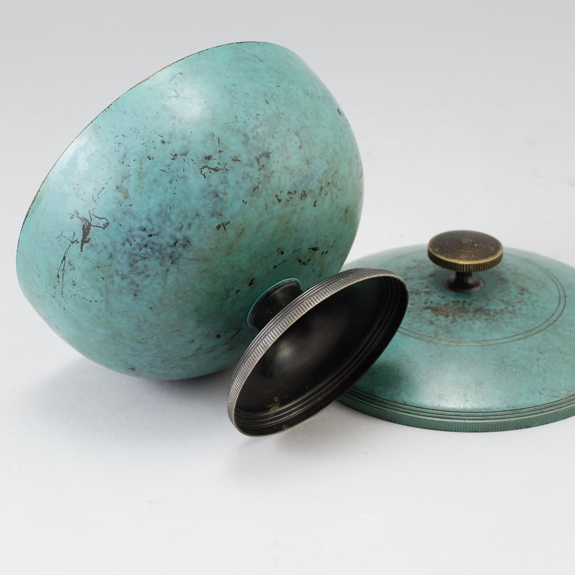 NILS FOUGSTEDT, An early 20th century patinated bronze bowl with cover by Nils Fougstedt.