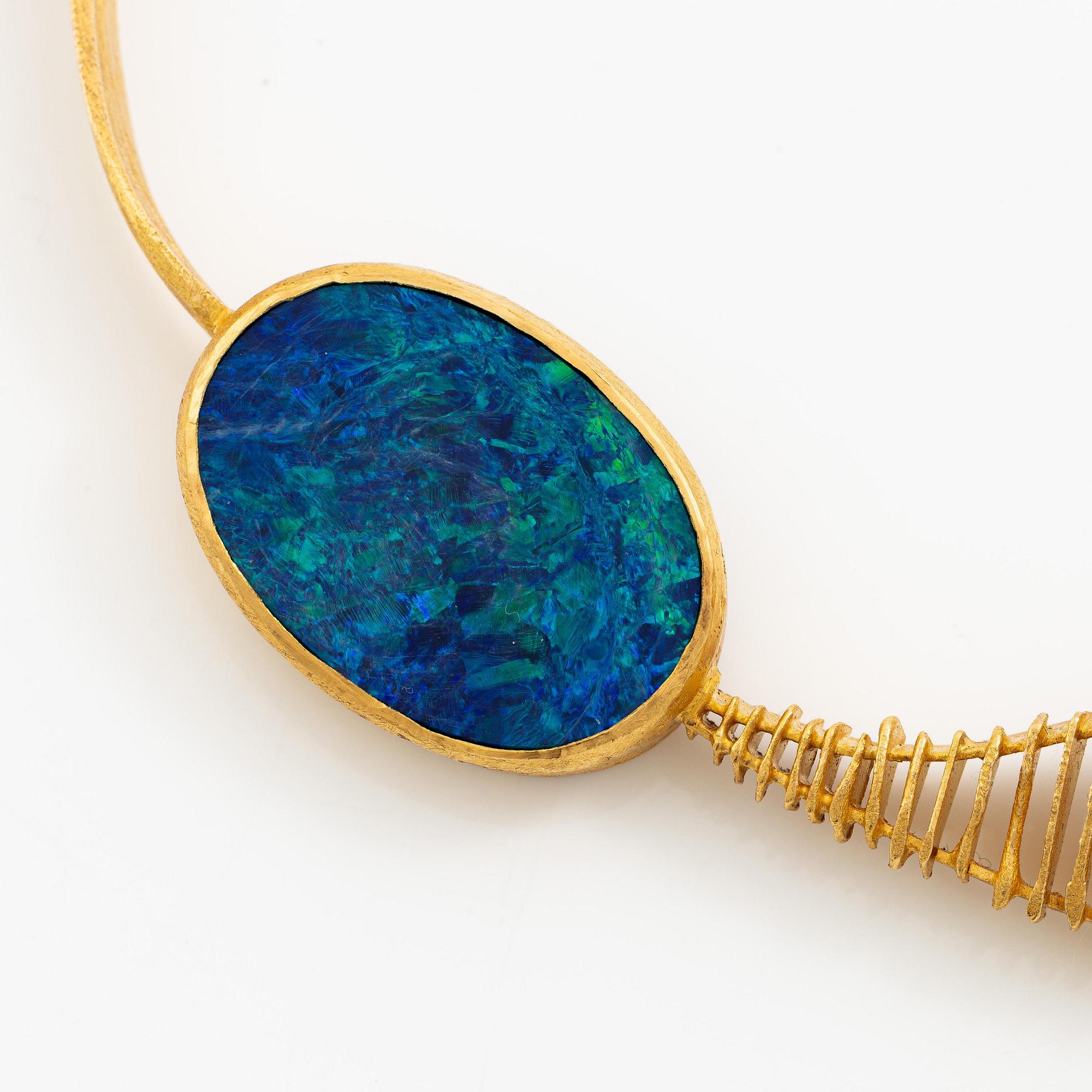 Karlheinz Sauer collier 18K guld och opal med odlade pärlor samt runda briljantslipade diamanter.