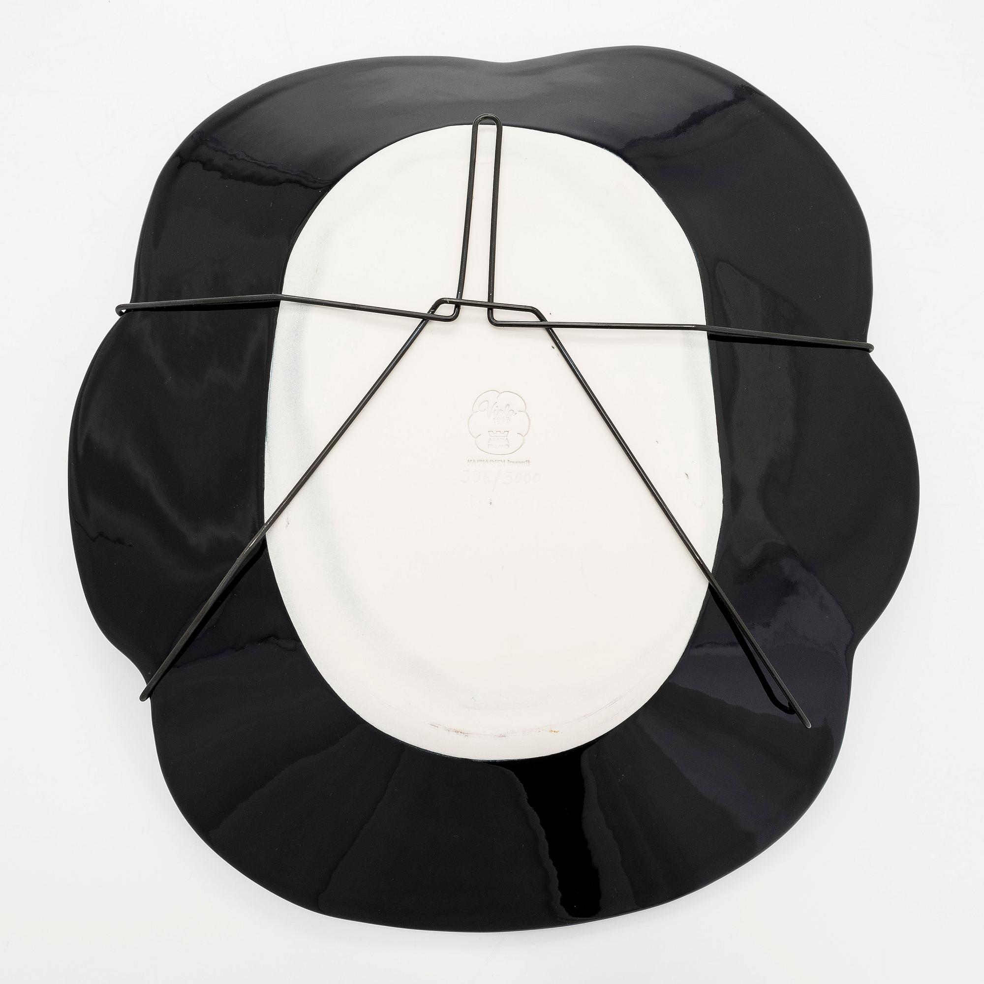 Birger Kaipiainen, fat, keramik, stämpelmärkt "Viola 1967 Arabia Finland Kaipiainen Invenit" och numrerat 396/3000.