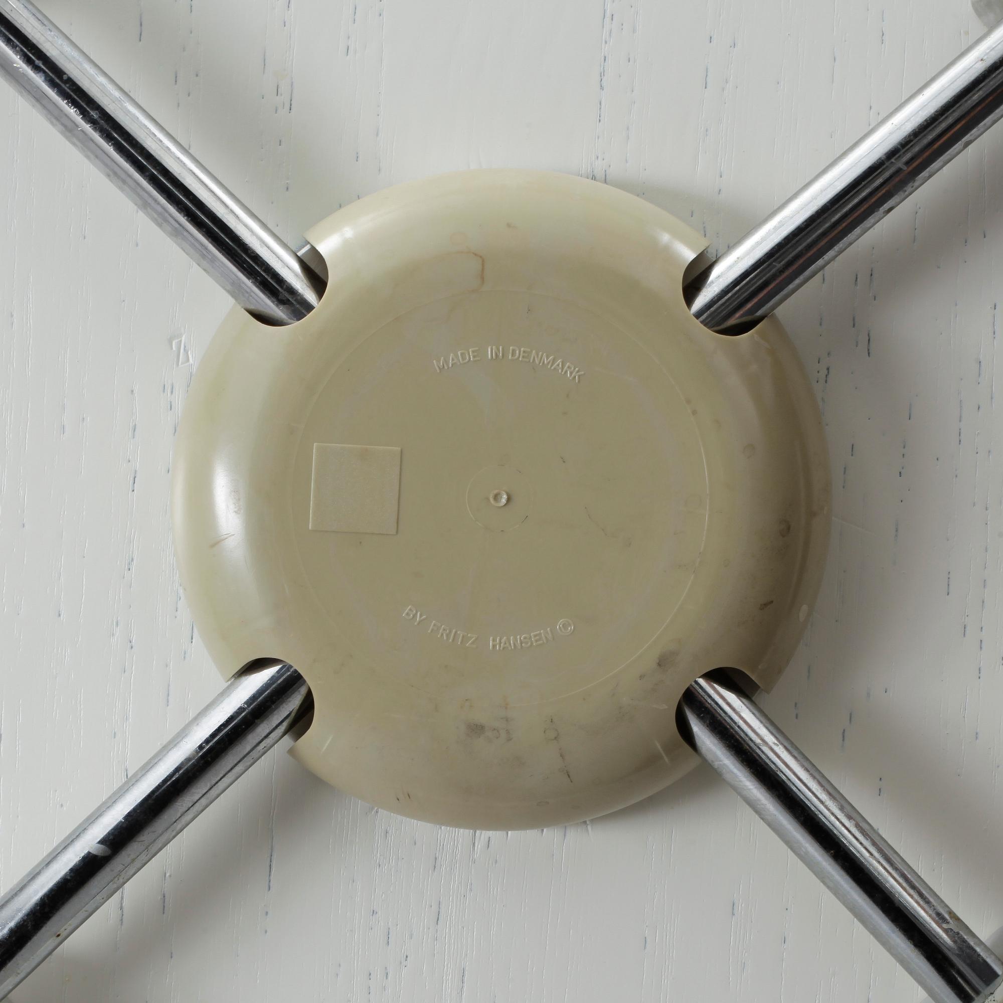 STOLAR, 8 st. "Sjuan", Arne Jacobsen för Fritz Hansen.