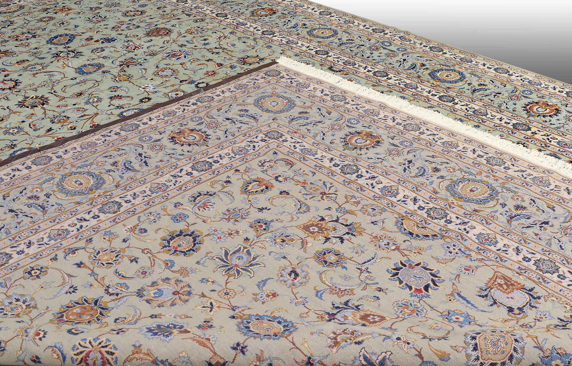 A carpet, Kashan, ca 590 x 418 cm.