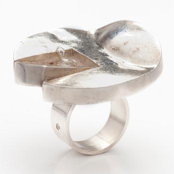 BJÖRN WECKSTRÖM, A sterling silver ring "At the gate of eternity". Lapponia 1969.