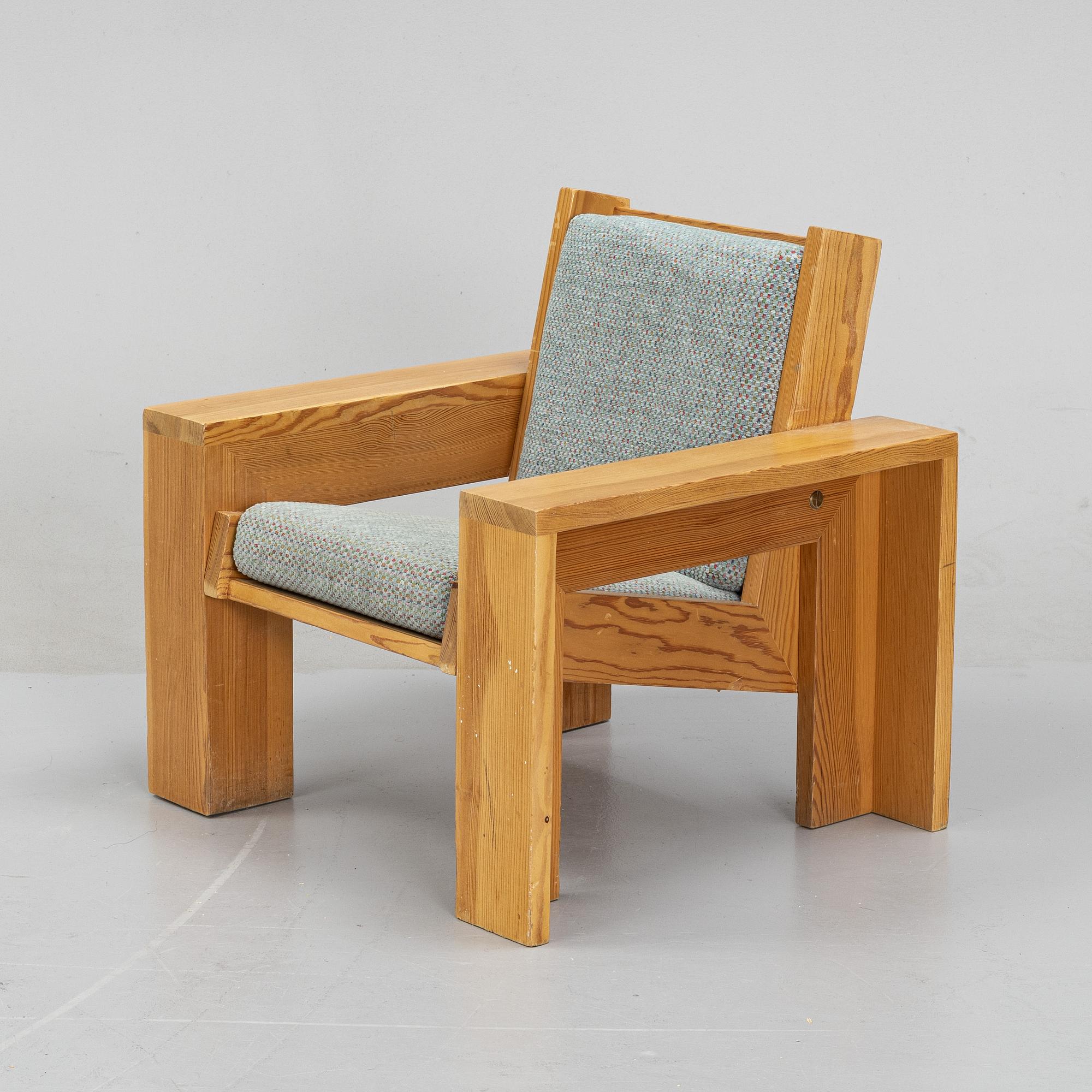 Barnmöbler, fåtölj och pallar, 4 st, 1970-tal.