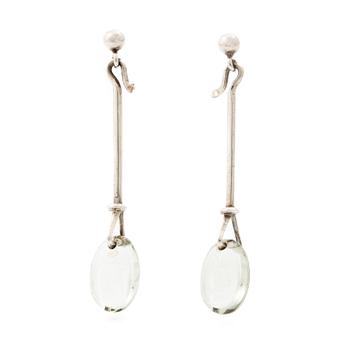 Vivianna Torun Bülow-Hübe, ett par örhängen, silver med grön kvarts, för Georg Jensen, Danmark.