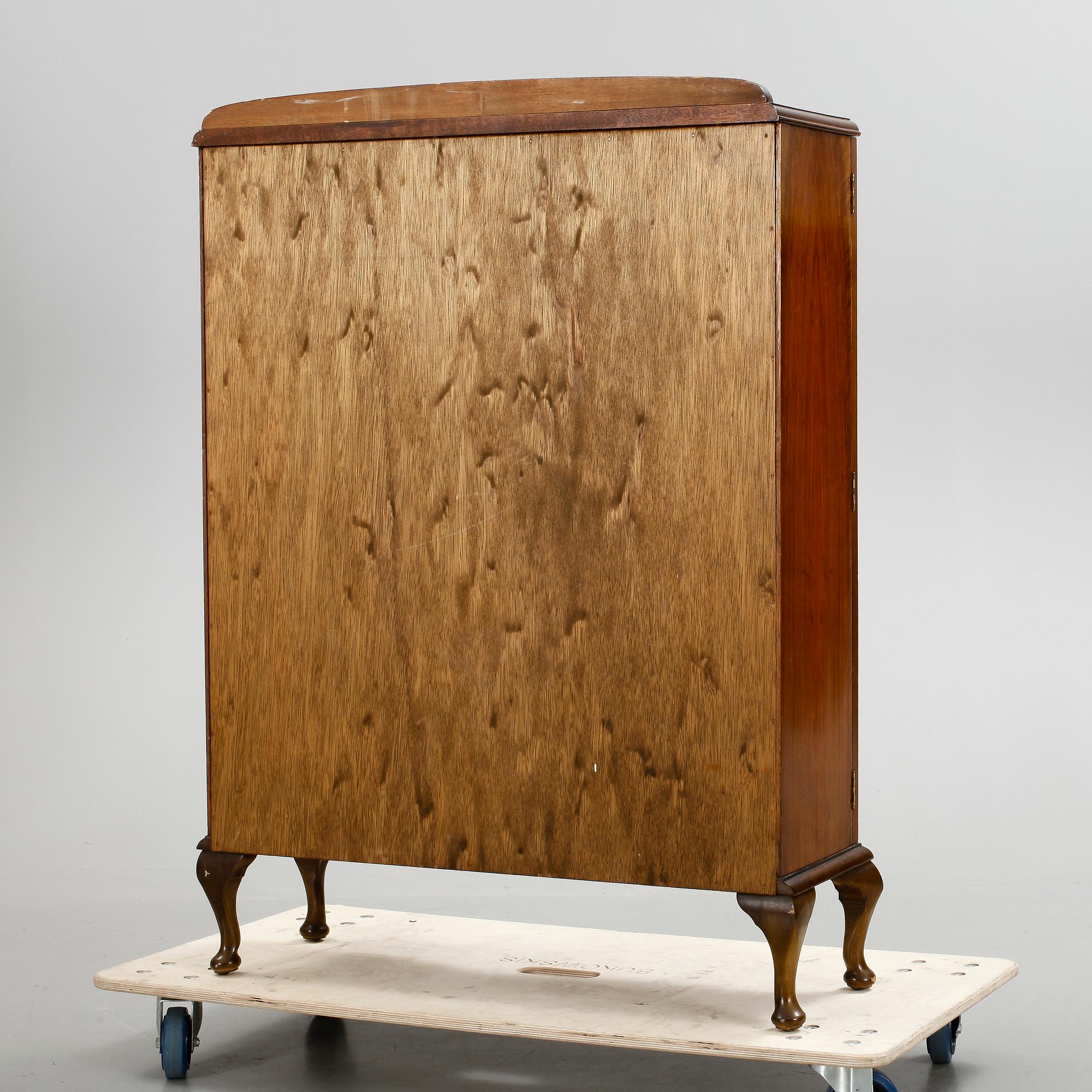 VITRINSKÅP, England, 1900-tal.