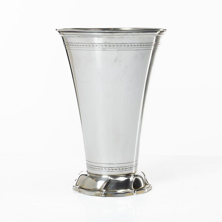 A silver vase, GAB, Stockholm, 1945.