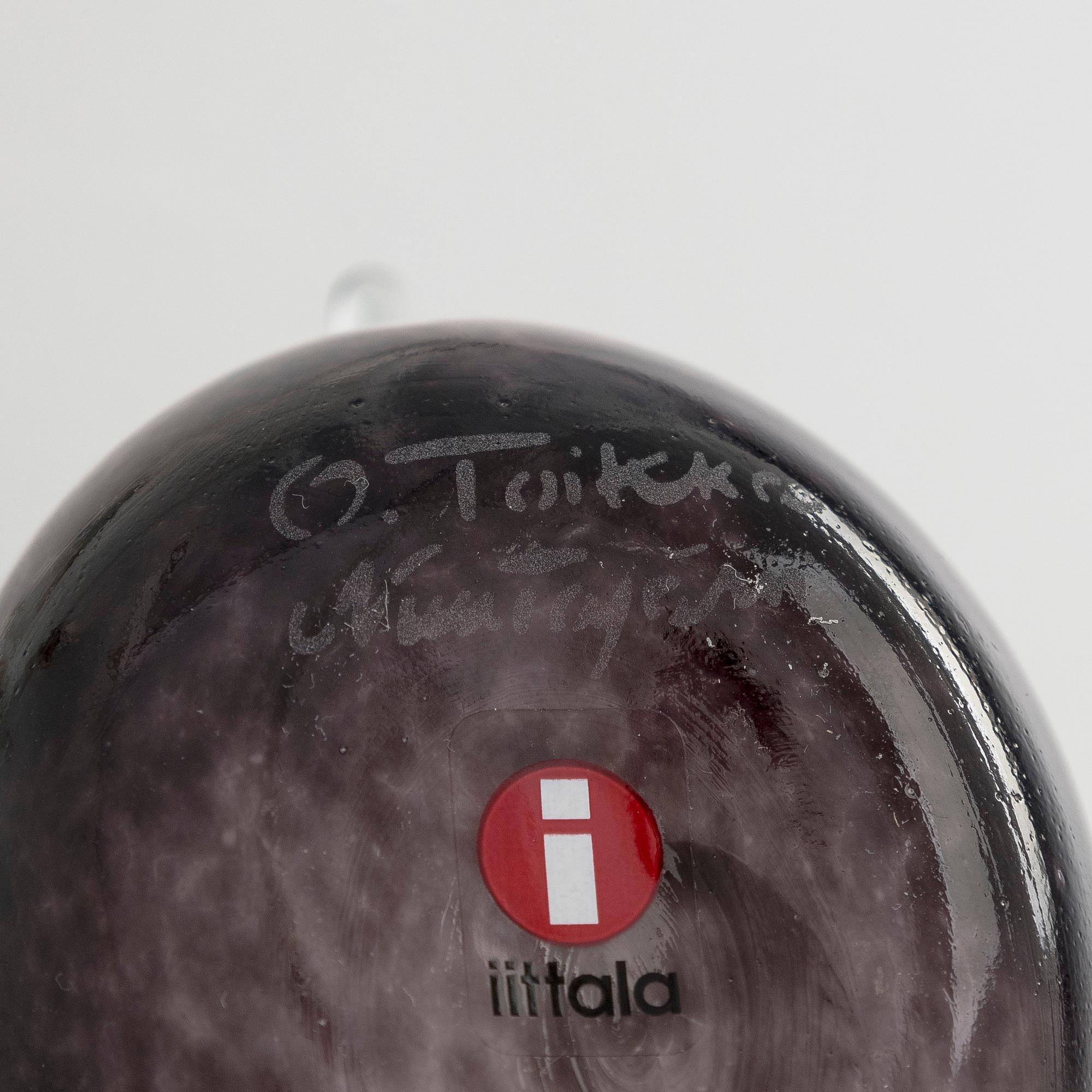 Oiva Toikka, lasilintuja, 2 kpl, "Untuviklo" ja "Pikku Uivelo", signeerattu O. Toikka Nuutajärvi/Iittala.