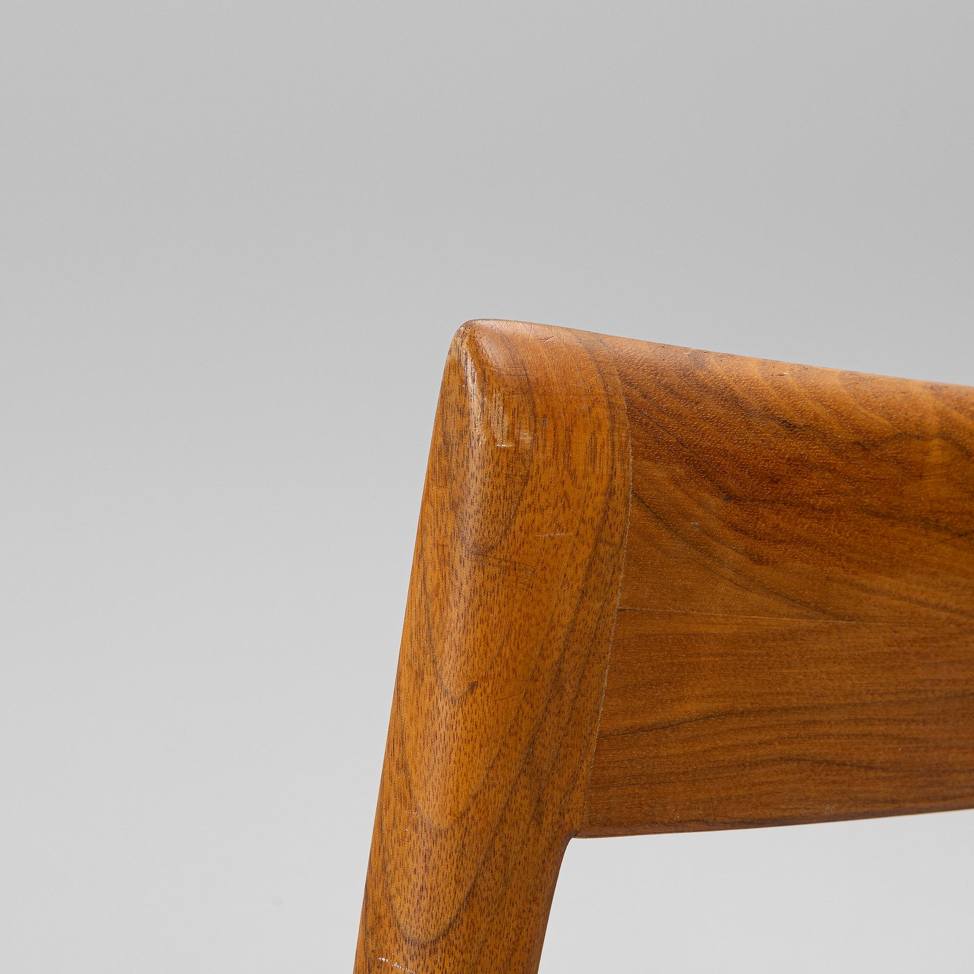 Carl-Evert Ekström, dining table with four chairs, AB Johansson & söner, Hyssna. Mid-20th century.