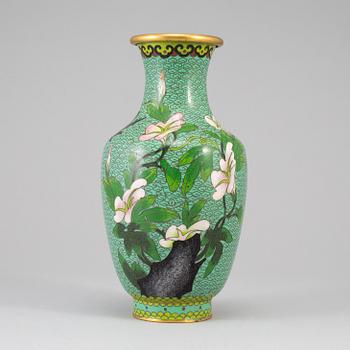 A Chinese cloisonne vase, 20th century.