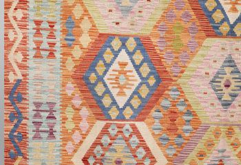 A Kelim carpet, 299 x 205 cm.