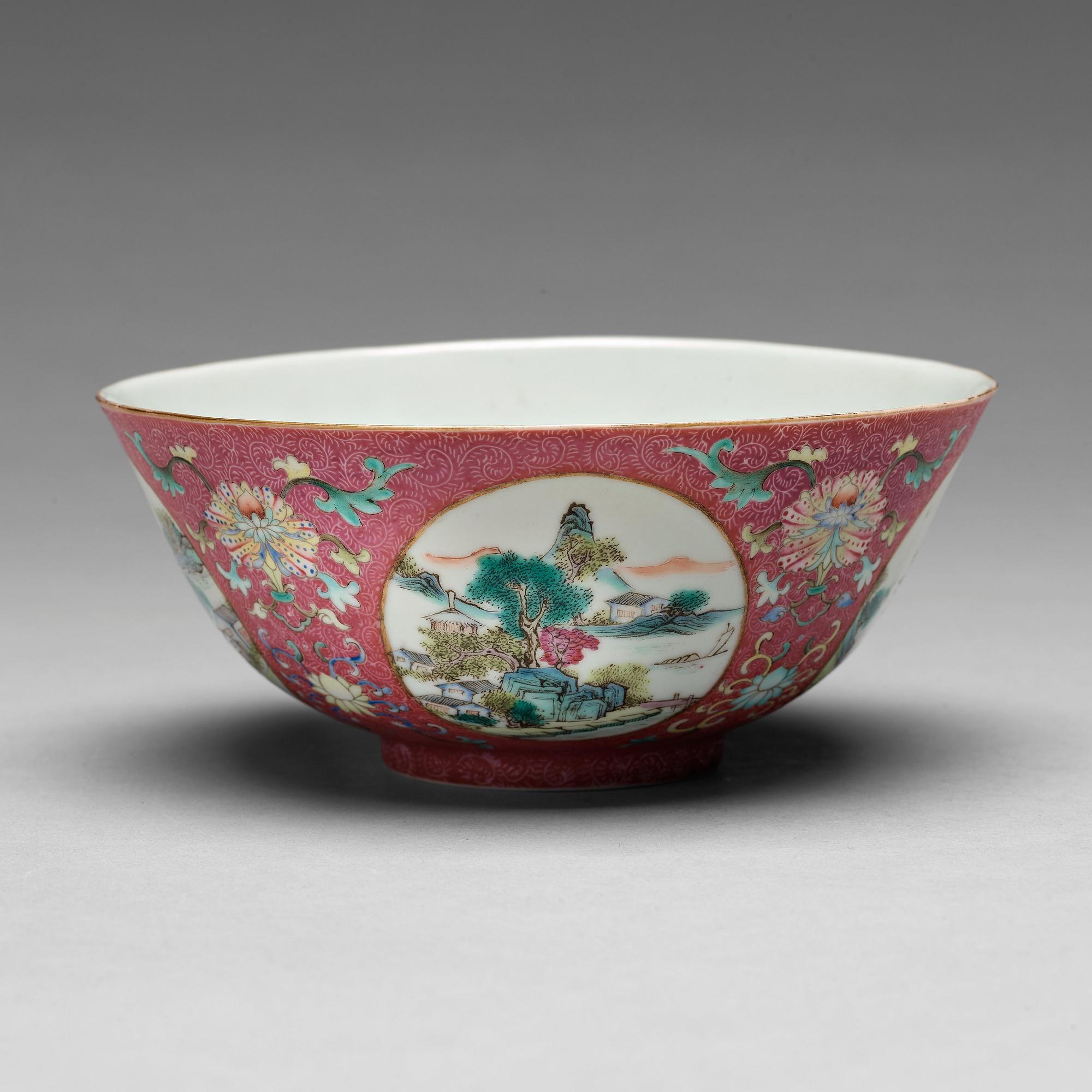 SKÅL, porslin. Qingdynastin med Qianlongs märke i rött.