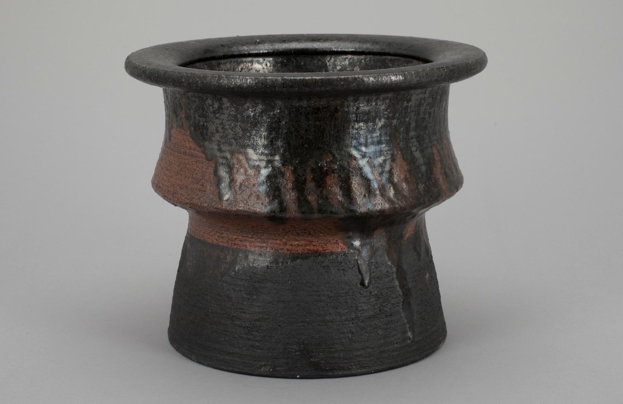 EILA MUNKKI, keramik, monogramsignering EM.