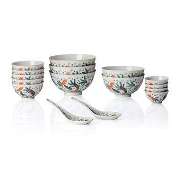 A 17 part dinner service, late Qing dynasty.