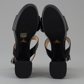 PRADA, sandaletter, storlek 38.