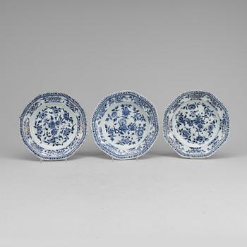 TALLRIKAR, 3 st, porslin, Kina, Kangxi, 1700-tal.