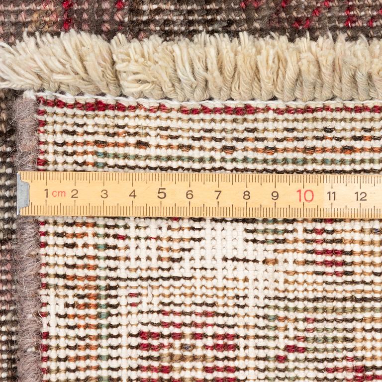 Rug, Tabriz pattern, 253 x 159 cm.