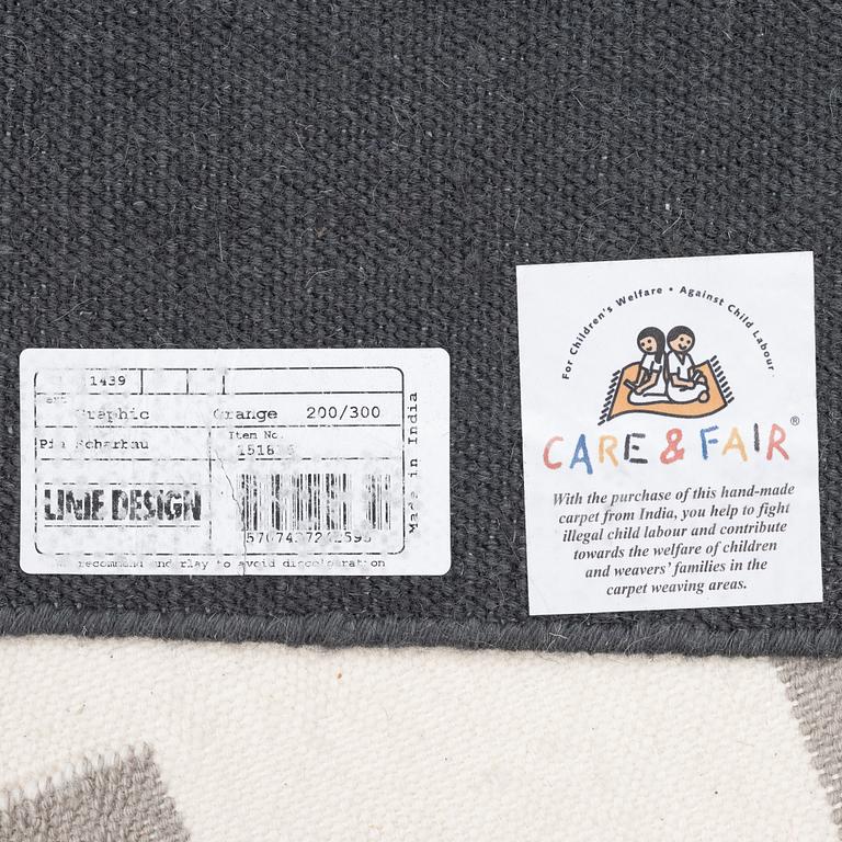 Matta, "Graphic orange", Linie design, ca  302 x 205 cm.