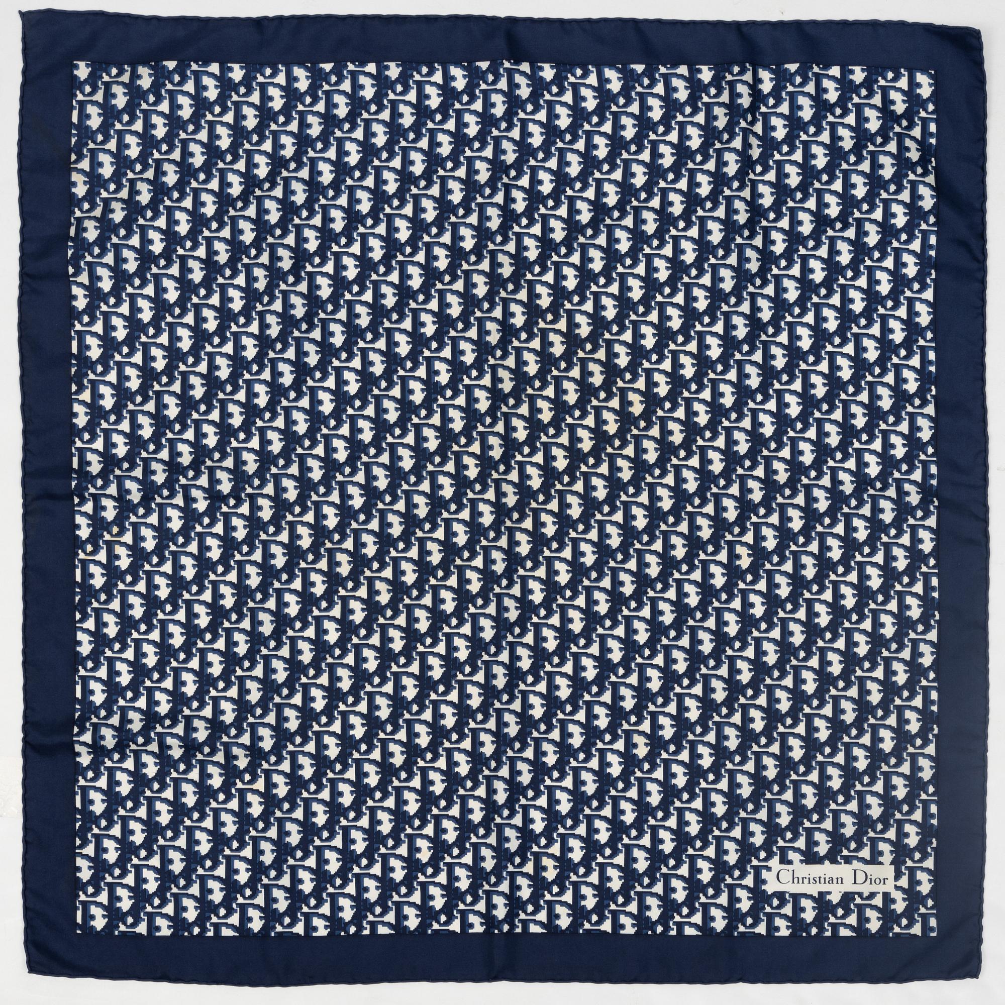 Christian Dior, scarf.