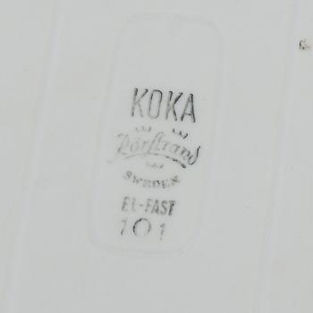 HERTHA BENGTSSON, servisdelar, 24 delar porslin, "Koka blå", Rörstrand, i produktion 1956-1988.