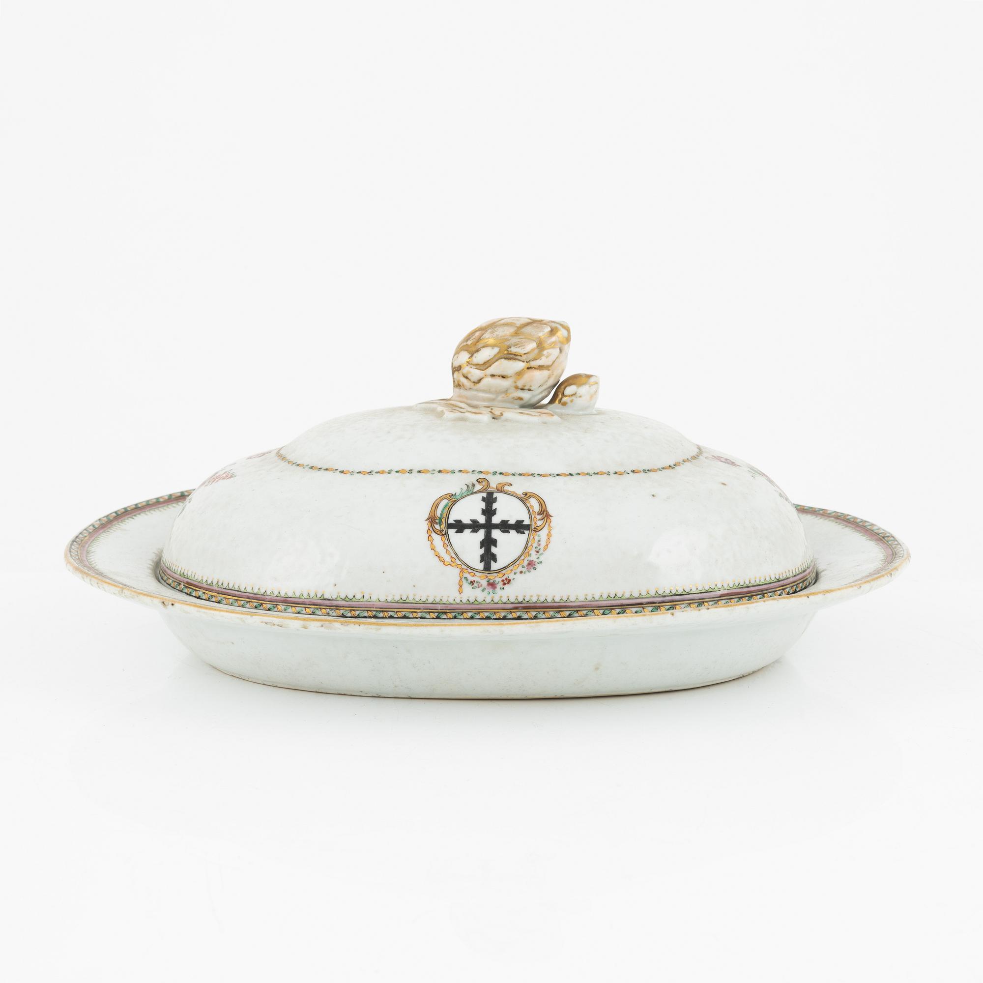 A famille rose armorial dish with cover, Qing dynasty, Qianlong (1736-95).