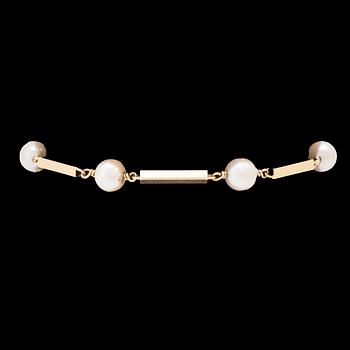 An 18K gold bracelet set with cultured pearls.