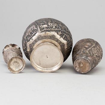 Vaser, 3 st, silver, möjligen persiska, 1900-tal.