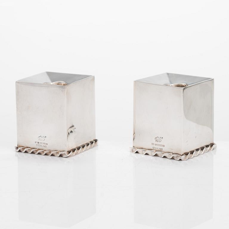 Veikko Hamara, ljusstakar, ett par, silver, Helsingfors 1963 och 1967.