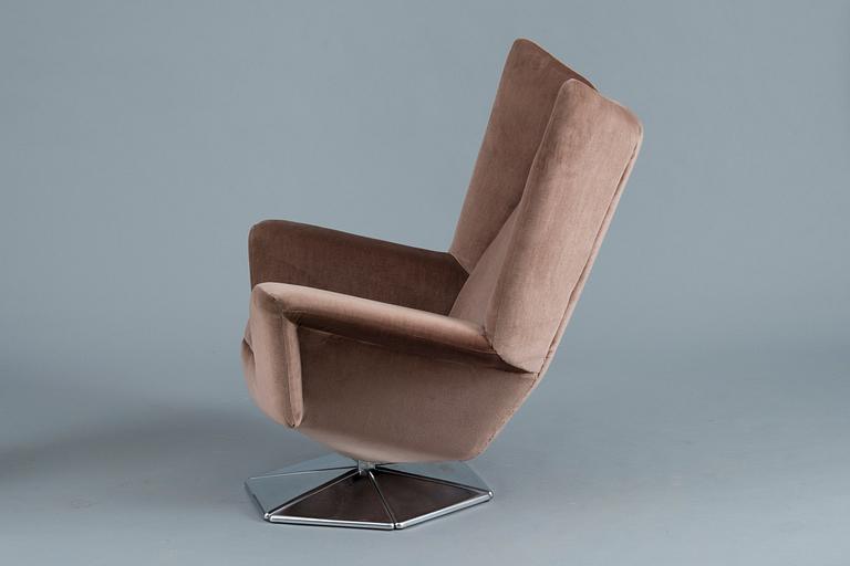 Voitto Haapalainen, AN ARMCHAIR.