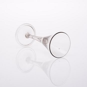 SPETSGLAS 1700-tal och BRÄNNVISKFLASKA, glas, 1800-tal.