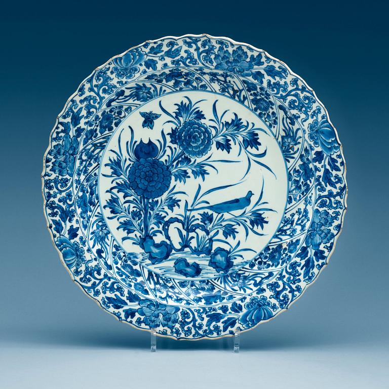 A blue and white dish, Qing dynasty, Kangxi (1662-1722).