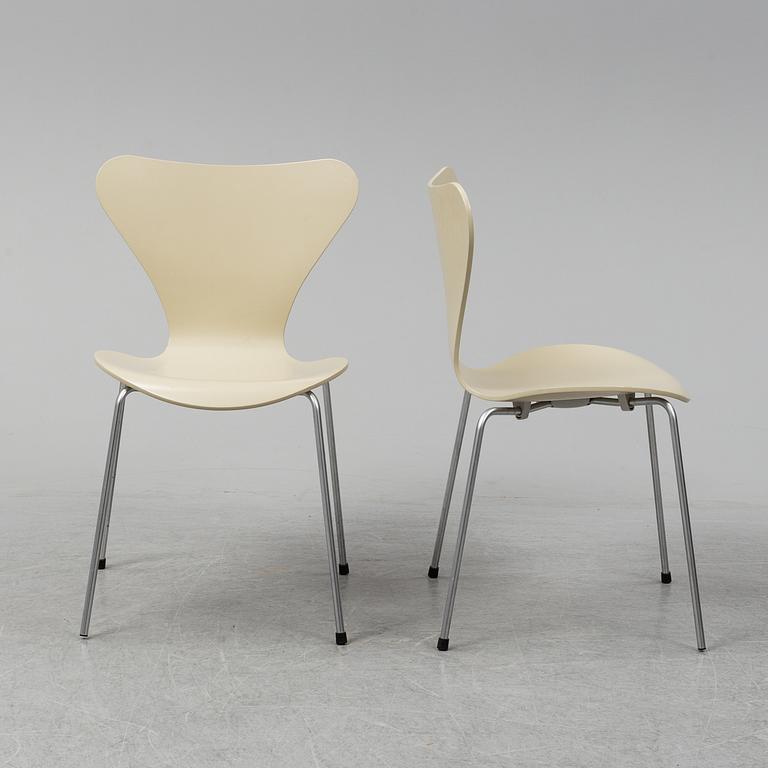 Eight 'Serie 7' chairs by Aerne Jacobsen for Fritz Hansen. Dated 2002.