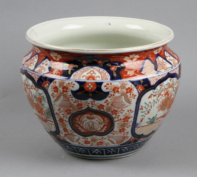 YTTERFODER, porslin, Imari Japan. Omkring 1900.