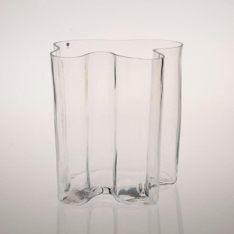 VAS, glas, signerad och numrerad ALVAR AALTO 2/1998. Iittala Finland 1970-tal.