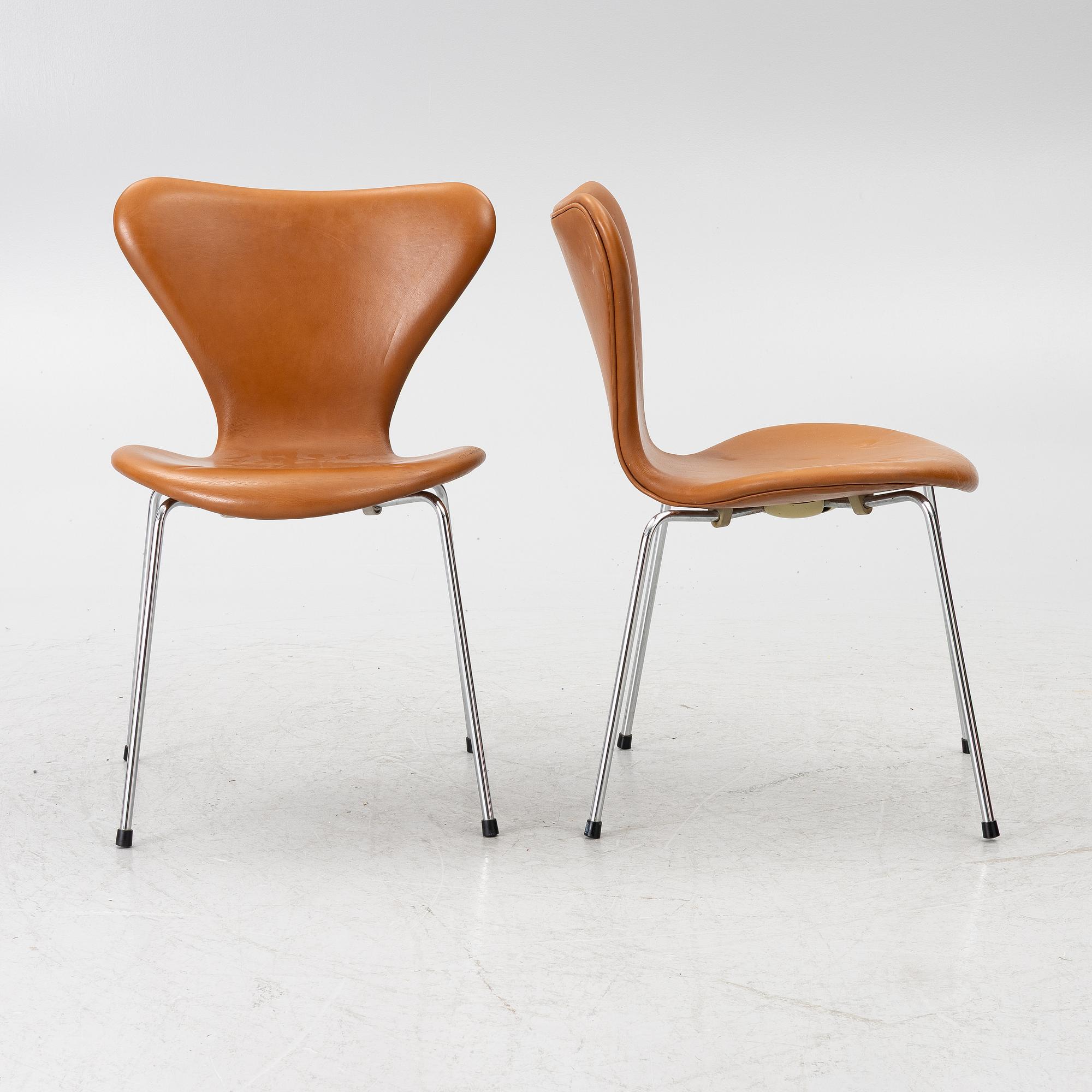 Arne Jacobsen, 4 chairs, "Series 7", Fritz Hansen.